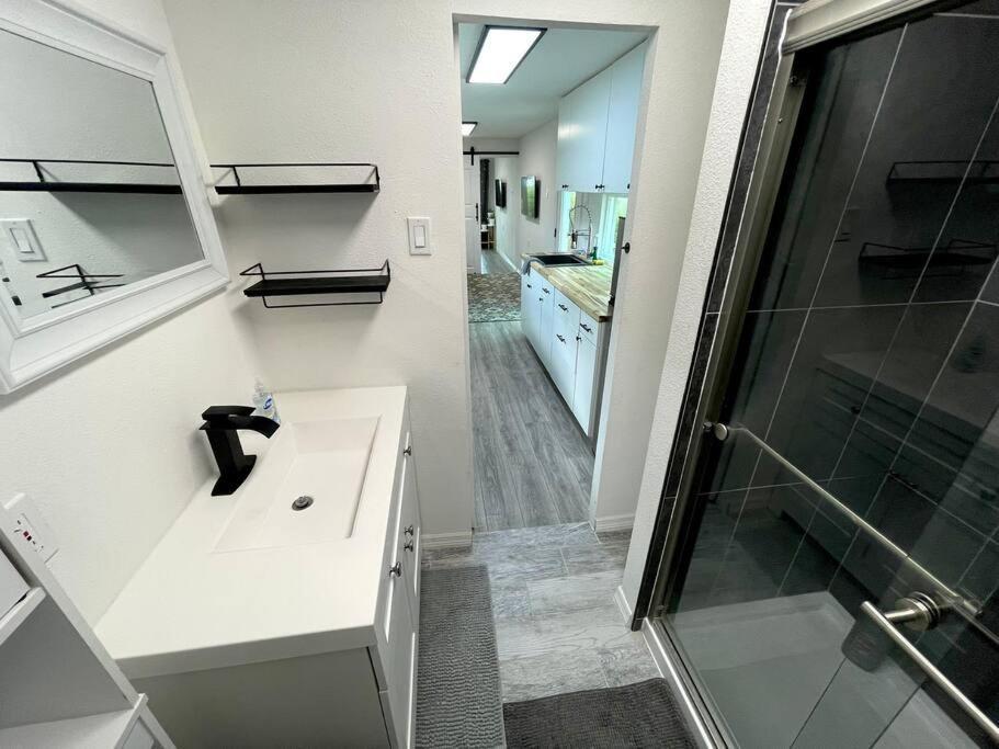 1Bed 1Bath Container Home Centrally Located Cypress Gardens ภายนอก รูปภาพ